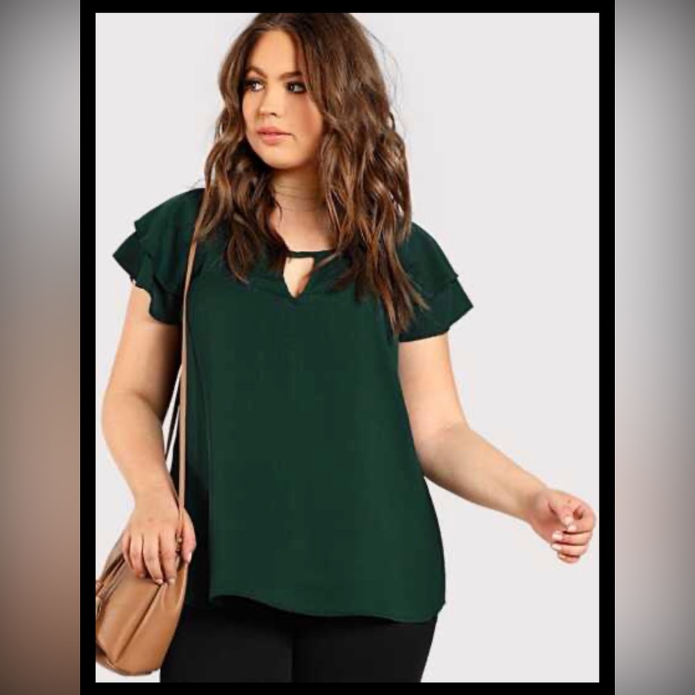 SHEIN Plus Front Keyhole Loose Top